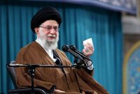رهبر انقلاب: قوای سه‌گانه مانع هم نشوند و راه را برای یکدیگر باز و هموار کنند
