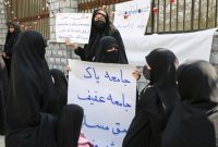 تجمع گروهی از افراد مقابل مجلس در انتقاد از وضعیت حجاب / پلاکارد تجمع کنندگان: بدحجاب مجرم است تجمع گروهی از افراد مقابل مجلس در انتقاد از وضعیت حجاب / پلاکارد تجمع کنندگان: بدحجاب مجرم است