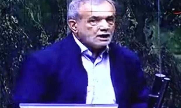 بیمارستان‌های دولتی از مردم سکه و دلار می‌گیرند هیچکس هم پاسخگو نیست
