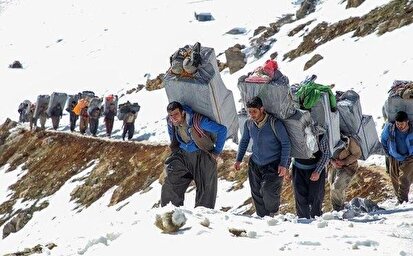 گم شدن ۲۱۰ میلیارد تومان از ۹۰۰۰ خانواده کولبر در پاوه؛ ماجرا چیست؟ گم شدن ۲۱۰ میلیارد تومان از ۹۰۰۰ خانواده کولبر در پاوه؛ ماجرا چیست؟