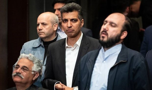 مدیر شبکه سه: سلبریتیهای « هنجارشکن » به شرط پشیمانی به صدا و سیما باز میگردند مدیر شبکه سه: سلبریتیهای « هنجارشکن » به شرط پشیمانی به صدا و سیما باز میگردند