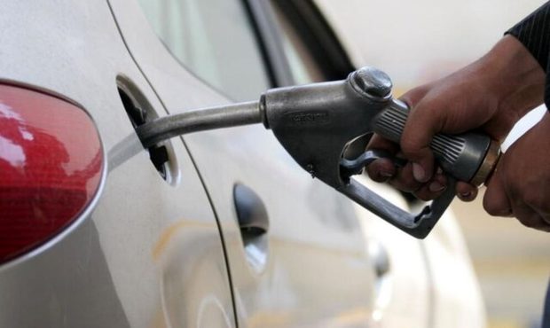 بازگشت قیمت دلاری بنزین /فشار تحریمها مستقیما بر سفره مردم بازگشت قیمت دلاری بنزین /فشار تحریمها مستقیما بر سفره مردم