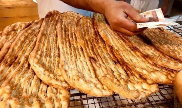 کارگران به‌خاطر قیمت‌ِ لبنیات‌و‌گوشت‌ سفره‌ی‌خود را با نان‌و‌قند پر کرده‌اند