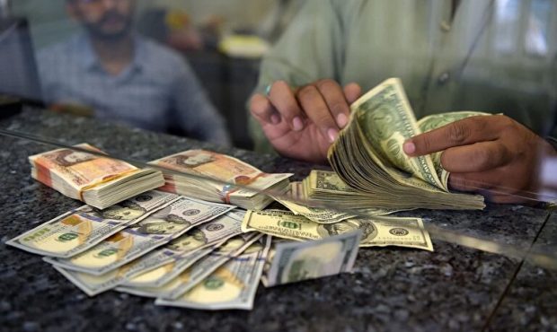 انتخاب جلیلی منفی‌ترین اثر را بر قیمت دلار دارد/ پیروزی پزشکیان شوک کاهشی به بازار ارز خواهد داد