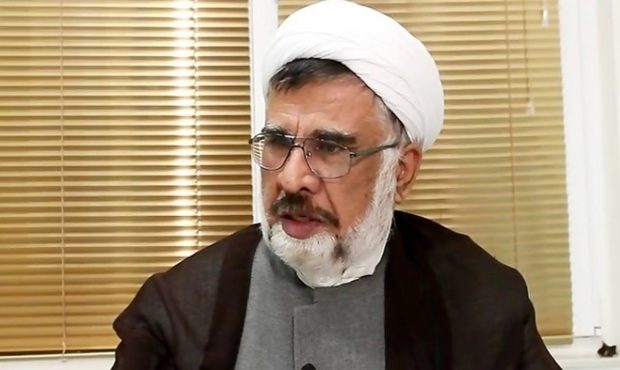 فاضل میبدی: جریانی که در نماز جمعه علیه ظریف شعار می‌دهد از پشت پرده هدایت می‌شود