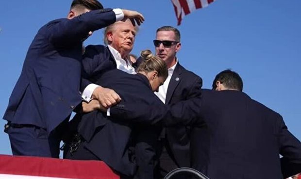 ترور ناموفق ترامپ؟ / از گوش ترامپ خون جاری شد