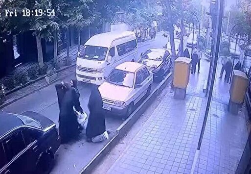 واکنش پلیس به ویدوی مربوط به گشت ارشاد در تهران: پلیس رفتارِ عواملِ انتظامی را در چارچوب استانداردهایِ خود ندانسته و پرونده در سیستمِ قضائی و بازرسیِ فراجا در حال بررسی است واکنش پلیس به ویدوی مربوط به گشت ارشاد در تهران: پلیس رفتارِ عواملِ انتظامی را در چارچوب استانداردهایِ خود ندانسته و پرونده در سیستمِ قضائی و بازرسیِ فراجا در حال بررسی است