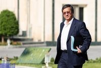 همتی: تعرفه واردات آیفون بیشتر از ۳۰درصد نیست
