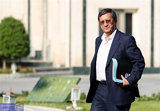 همتی: تعرفه واردات آیفون بیشتر از ۳۰درصد نیست همتی: تعرفه واردات آیفون بیشتر از ۳۰درصد نیست
