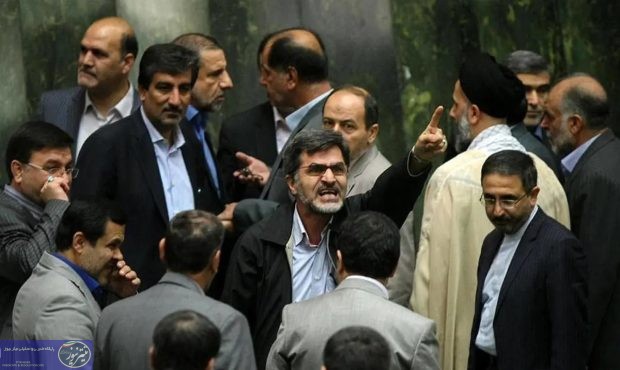 حمله کوچک زاده، نماینده رادیکال: سخنگوی دولت می‌خواهد خود را «آدم» نشان دهد / برای لس آنجلسی‌های پفیوز دل می‌سوزانند
