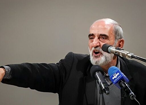 شریعتمداری: کسانی که ساز بد‌صدای مذاکره با آمریکا را کوک کرده‌اند، یا احمق‌ هستند یا خائن‌