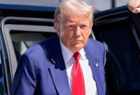 ترامپ: نامهای از زلنسکی دریافت کردم که در آن آمادگی خود را برای مذاکره اعلام کرده ترامپ: نامهای از زلنسکی دریافت کردم که در آن آمادگی خود را برای مذاکره اعلام کرده