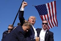 کیهان: هنوز به کله ترامپ شلیک نشده، پادوهای داخلی و کاسهلیس آمریکا بدجوری کُپ کردهاند کیهان: هنوز به کله ترامپ شلیک نشده، پادوهای داخلی و کاسهلیس آمریکا بدجوری کُپ کردهاند