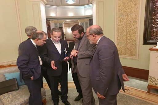 عزیمت هیئت ایرانی به محل مذاکرات در عمان عزیمت هیئت ایرانی به محل مذاکرات در عمان