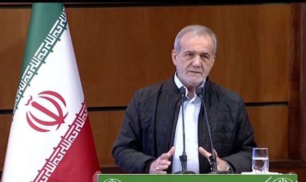پزشکیان: هنر نیست که بچه‌ها به آمریکا روند و علم و توانایی‌های‌شان را در اختیار آنان بگذارند