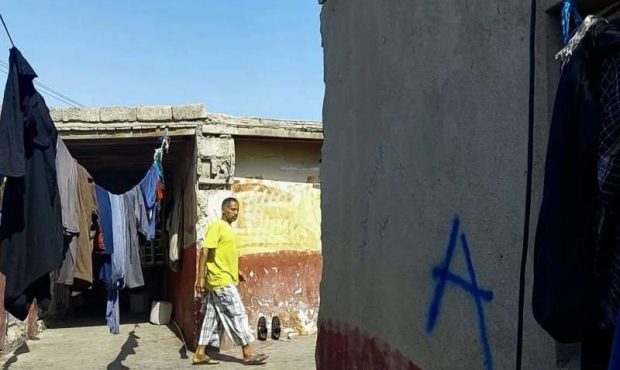 بی‌نان، بی‌شناسنامه و سرگردان