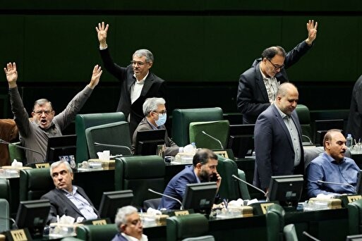 طرح سه فوریتی مجلس : خروج از NPT ،قطع مذاکرات با سه کشور اروپایی و قطع همکاری با آژانس طرح سه فوریتی مجلس : خروج از NPT ،قطع مذاکرات با سه کشور اروپایی و قطع همکاری با آژانس