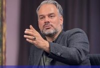 مرغ دوقطبی‌سازان یک پا دارد