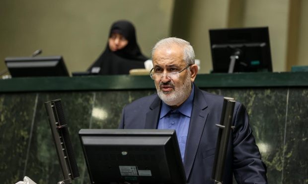 وزیر نیرو در مجلس: من وزیر صمت [دولت رئیسی] بودم؛ به شما عرض می‌کنم که وقتی دولت جدید را تحویل گرفتیم صنایع خاموش بودند