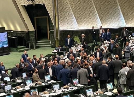 نیکزاد، نایب رئیس مجلس: مجلس یکشنبه نامه نمایندگان درباره ساخت سلاح هستهای را بررسی میکند نیکزاد، نایب رئیس مجلس: مجلس یکشنبه نامه نمایندگان درباره ساخت سلاح هستهای را بررسی میکند