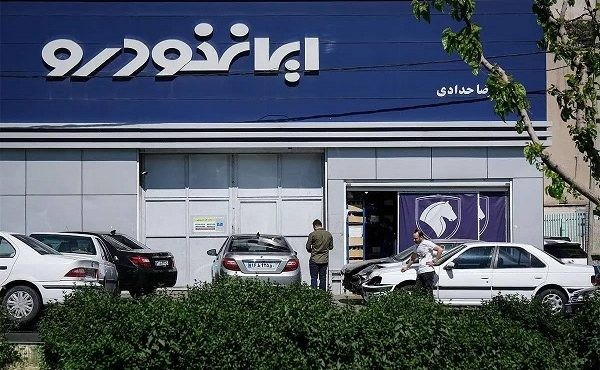 قائم مقام وزیر صمت: عرضه خودرو در بورس غیر قانونی است