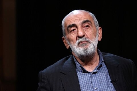 حسین شریعتمداری: مدتی است که پدیده خانمان‌برانداز «کشف حجاب» به «نیمه‌عریانی» کشیده شده