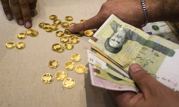 هر سکه طلا برابر با ۱۲ کیلوگرم اسکناس؛ روایتی از سقوط قدرت خرید مردم/ طنز تلخ اقتصاد ایران