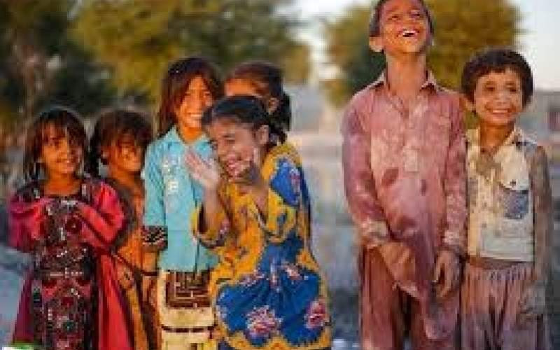 خوشحالی دیدنی بچه‌های بلوچ از رسیدن آب به روستا