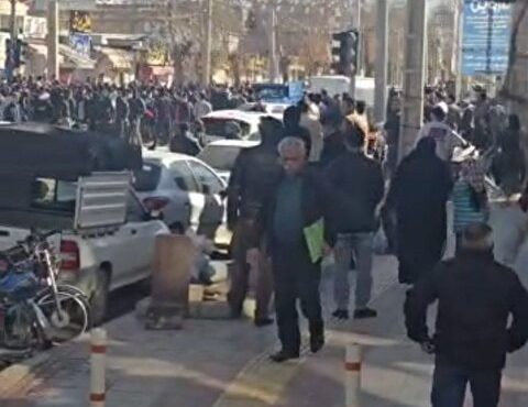 تجمع در شهر لردگان / جان باختن چند نفر در جریان درگیریها تجمع در شهر لردگان / جان باختن چند نفر در جریان درگیریها