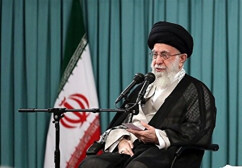 رهبر معظم انقلاب: با معترض حرف میزنیم، اما اغتشاشگر را باید سر جای خودش نشاند رهبر معظم انقلاب: با معترض حرف میزنیم، اما اغتشاشگر را باید سر جای خودش نشاند