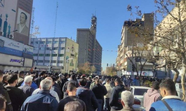 مطالبه مردم نان و بقا است مطالبه مردم نان و بقا است