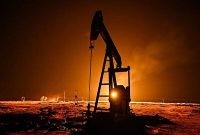 رویترز: با پیشرفت در مذاکرات ایران و آمریکا و امید به کاهش تنش‌ها، قیمت نفت اندکی کاهش یافت