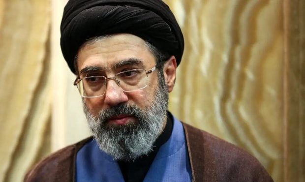 آیتالله سید مجتبی خامنهای به عنوان رهبر جدید انتخاب شد آیتالله سید مجتبی خامنهای به عنوان رهبر جدید انتخاب شد