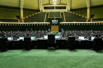 خیز برخی نمایندگان برای استیضاح یک وزیر؛ تندروها مشغول کارند! خیز برخی نمایندگان برای استیضاح یک وزیر؛ تندروها مشغول کارند!