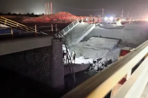 جزئیات حمله آمریکا به پلهای جنوب؛ استانداری هرمزگان: ۶ پل مورد اصابت قرار گرفتند جزئیات حمله آمریکا به پلهای جنوب؛ استانداری هرمزگان: ۶ پل مورد اصابت قرار گرفتند