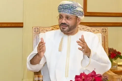 وزیر خارجه عمان: گفت‌و‌گو‌ها برای تدوین یک ترتیب بلند مدت که آزادی کشتیرانی در تنگه هرمز را تضمین کند، در جریان است