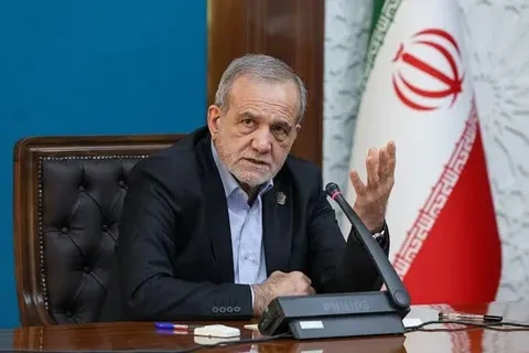 پزشکیان: نرخ سوم بنزین حدود ۱۰ هزار تومان خواهد شد پزشکیان: نرخ سوم بنزین حدود ۱۰ هزار تومان خواهد شد